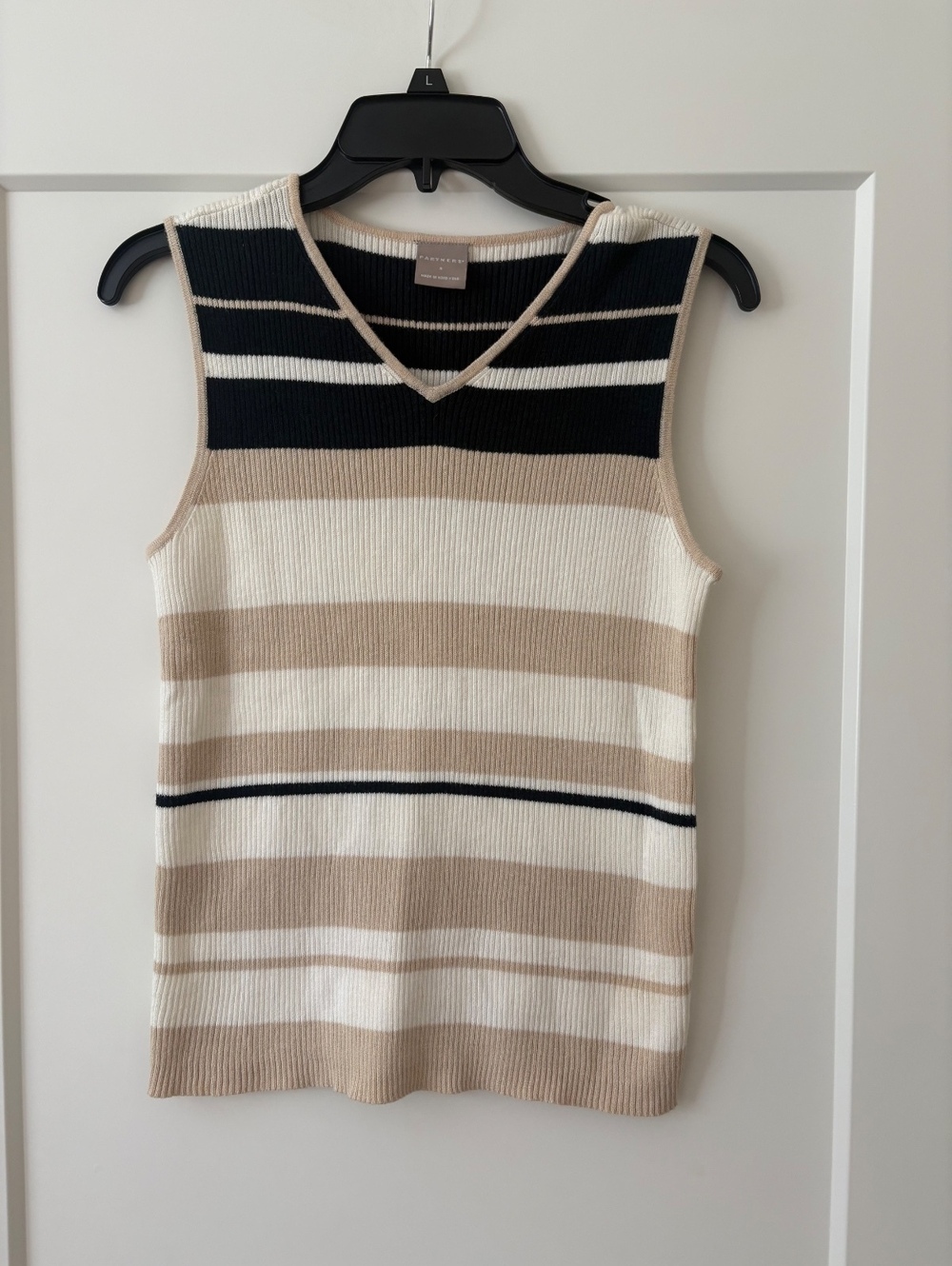 Partners Women’s Striped Ribbed Knit Sleeveless V-Neck Sweater Top Size S